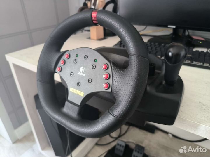 Игровой руль logitech momo racing
