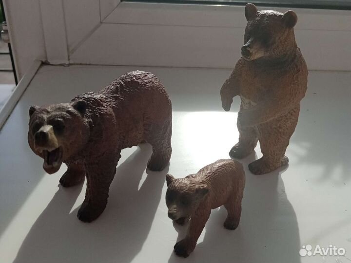 Фигурки медведей