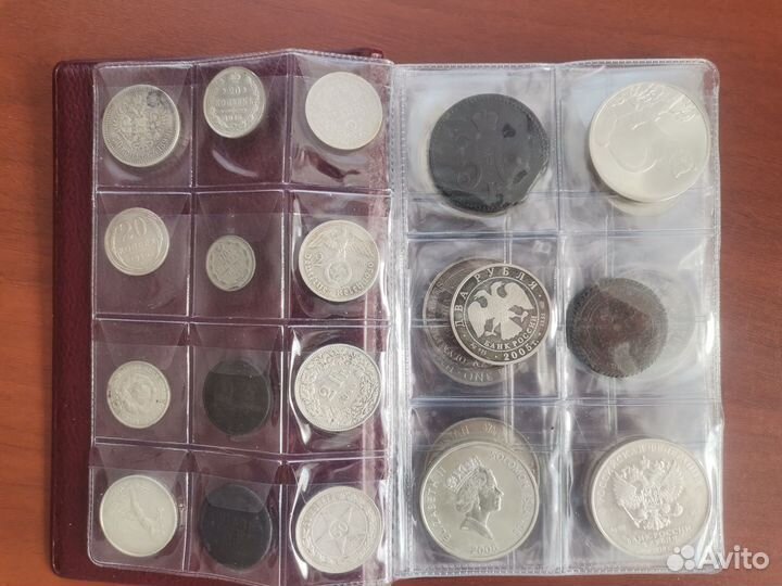 Коллекция монет и купюр