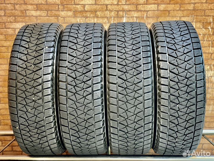 Bridgestone Blizzak DM-V2 225/65 R17