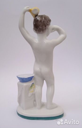 Фарфоровая статуэтка 