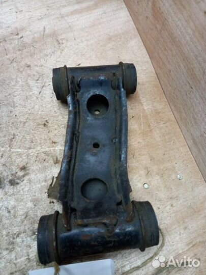 Рычаг подвески верхний передний правый Nissan