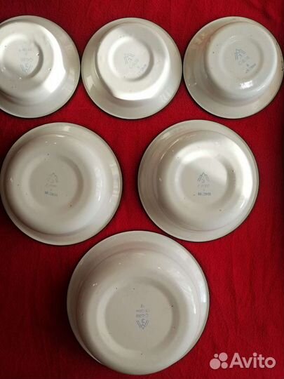 Набор советских эмалированных тарелок, 6 штук