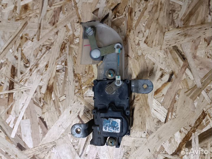 Активатор замка задней левый Hyundai Sonata Y3 97