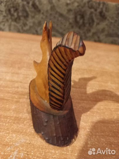 Белочка из дерева