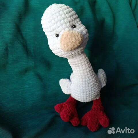 Вязаная игрушка Утëнок (из плюшевый пряжи)