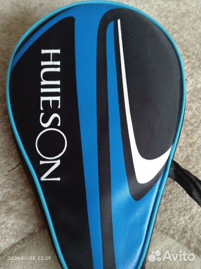 Теннисная ракетка