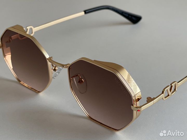 Солнцезащитные очки оригинальные женские valentino