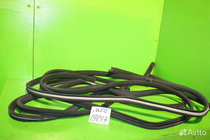 Уплотнитель двери mercedes E-class W210 на кузов