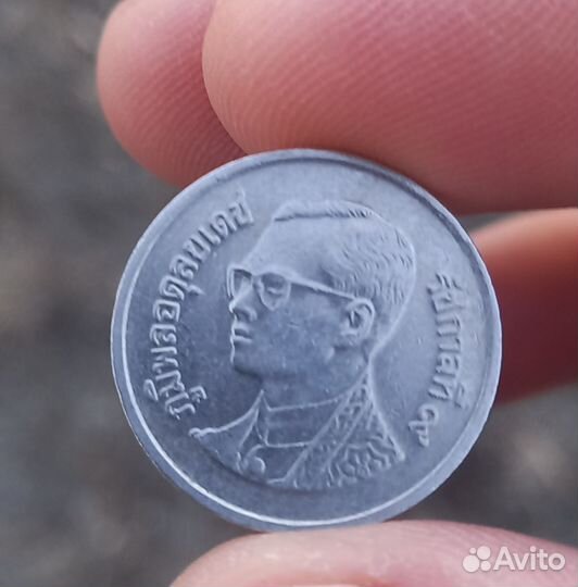 Монета 1 бат тайланд