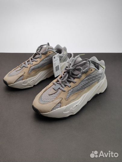 Кроссовки Adidas Yeezy boost 700 v2