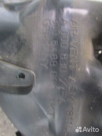 Воздуховод двери с дефлектором левый Mercedes-Benz