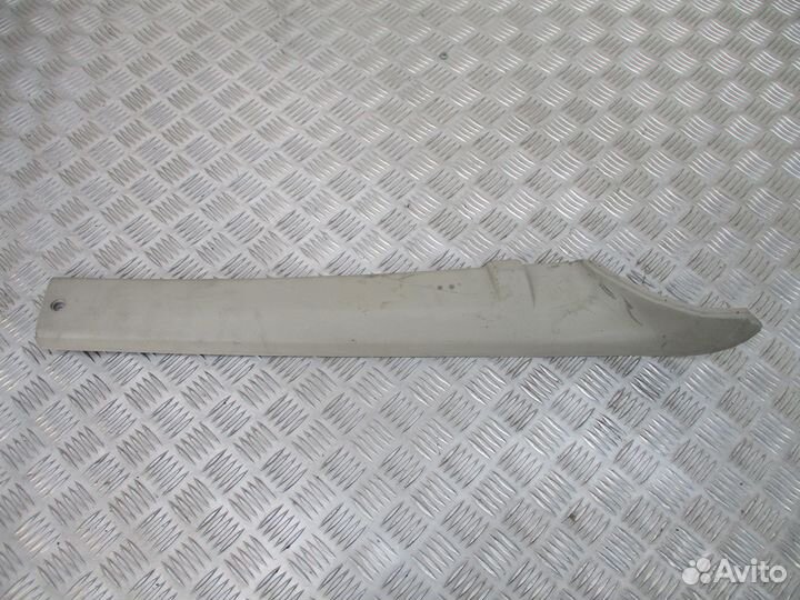 Накладка стойки кабины лобового стекла правая Ivec