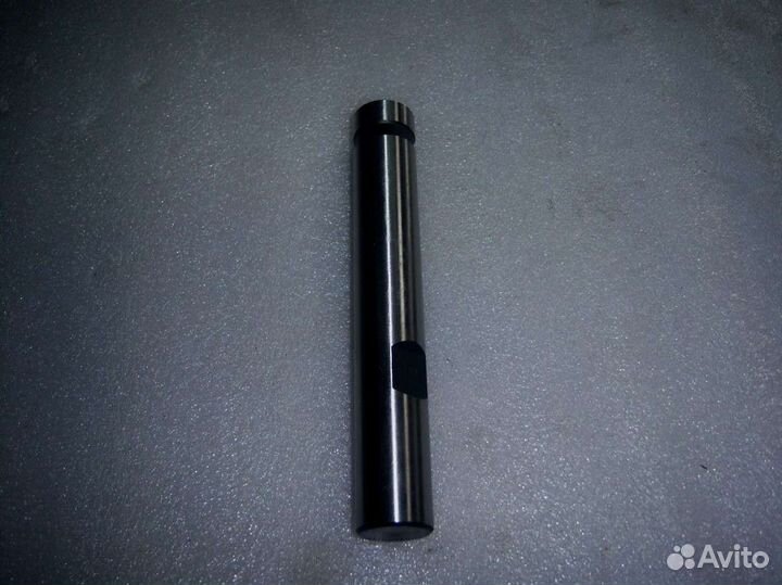 Шкворень поворотного кулака левый (L) toyota 7-8FD