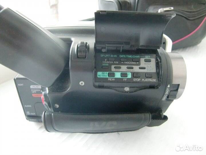 Видеокамера JVC GR-AX68E