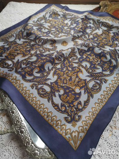 Платочек королевский рисунок