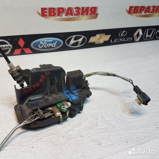 Замок двери передний правый Kia Sorento BL D4CB