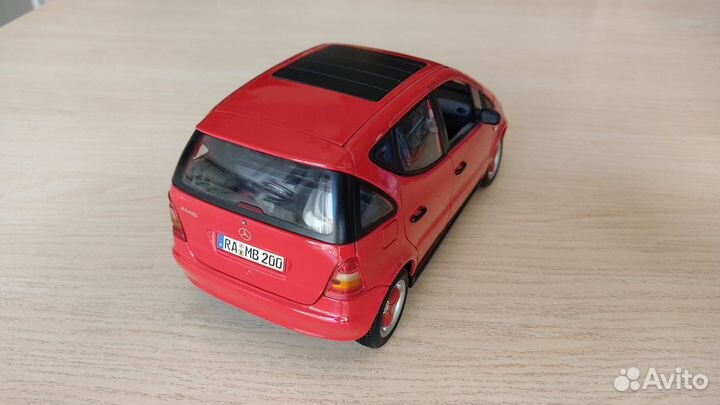 Модель авто Mercedes Benz A-Class 1:18 Maisto