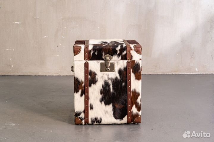 Сундук с меховой обивкой