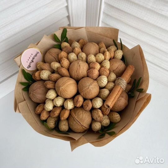 Съедобные букеты из орехов и сухофруктов