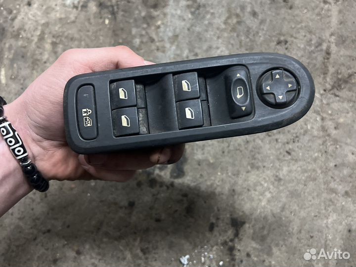 Блок управления стеклоподъемниками пежо 308