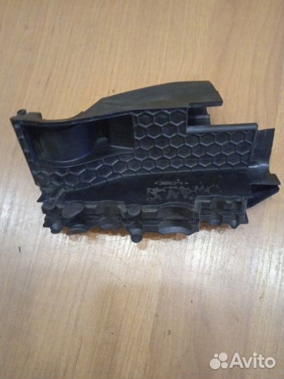 Уплотнитель (шумоизоляция) капота правый Mercedes