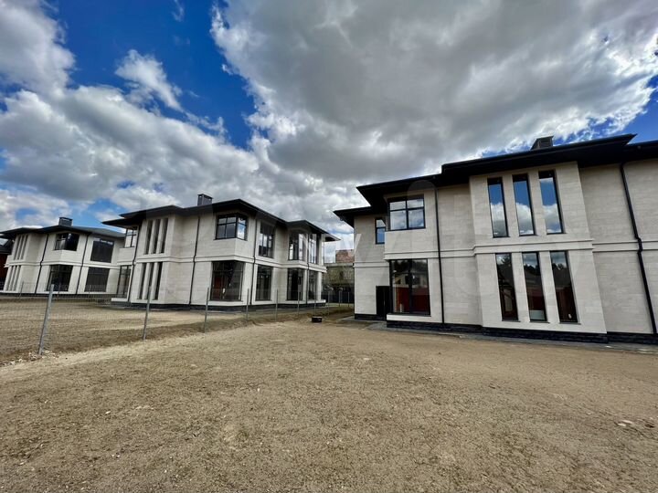 Дом 421,7 м² на участке 10 сот.