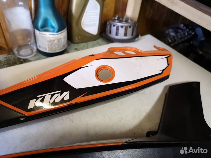 Пластик боковой задний KTM Duke 200 ктм