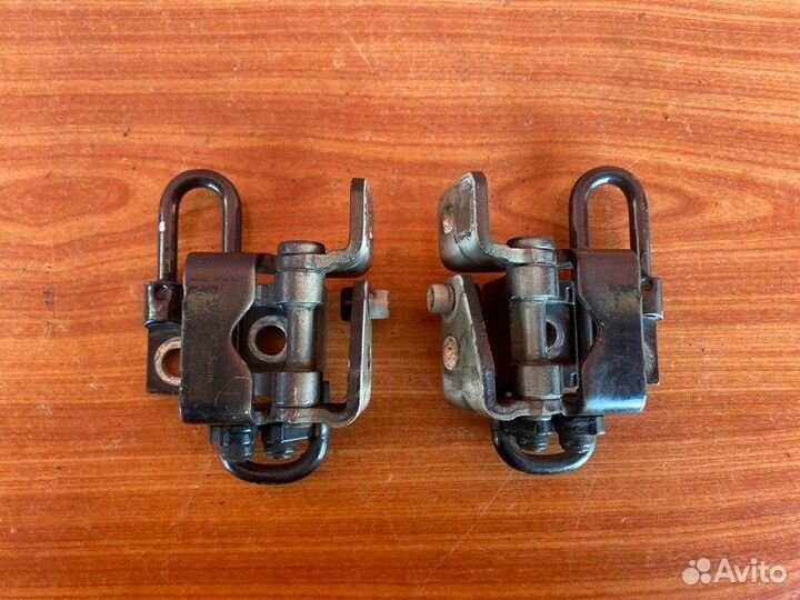 Петля двери задняя Vw Golf 5 BKC 2004