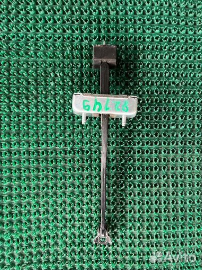 Ограничитель двери лев. зад. Toyota Fj cruiser