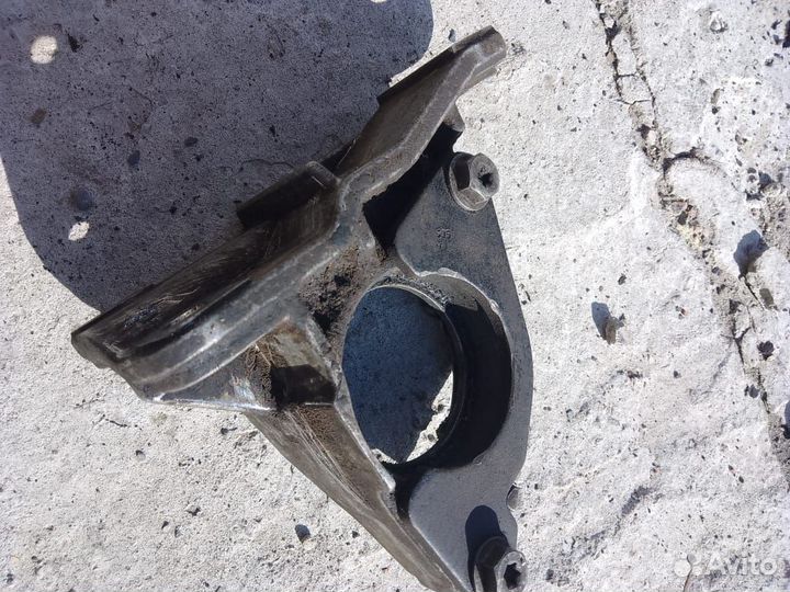 Кронштейн опорного подшипника Рено Меган 2 АКПП