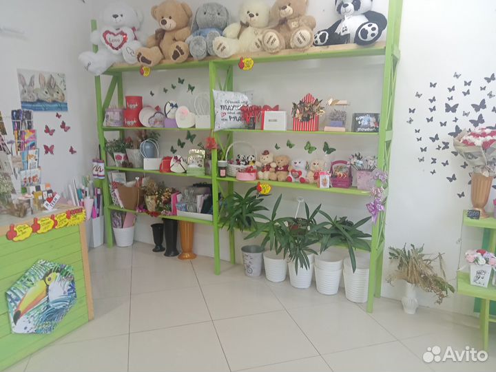 Цветочный магазин возле школы