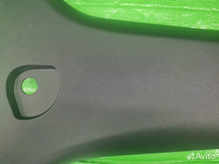 Обшивка стойки средней лев. Kia Sportage