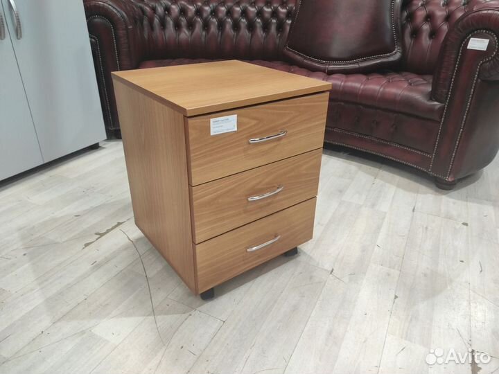 Тумба подкатная, 3 ящика б/у 09035