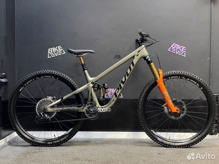 2022 pivot firebird PRO enduro bike