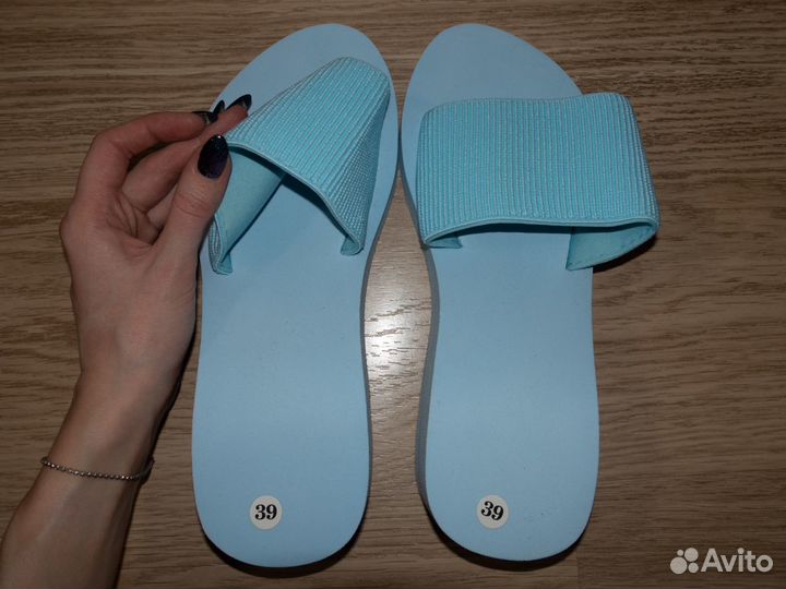 Шлепанцы на мягкой танкетке