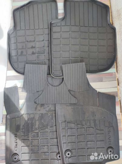 Автомобильные коврики салонные резиновые