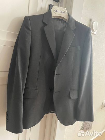 Школьный костюм новый 128р