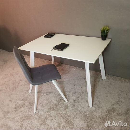 Письменный стол Ник 120*80 см. Белые ножки