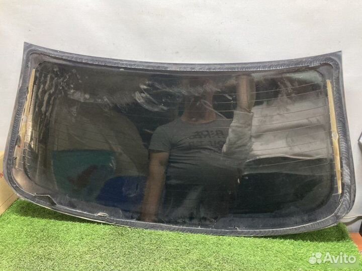 Стекло заднее Peugeot 206 2006