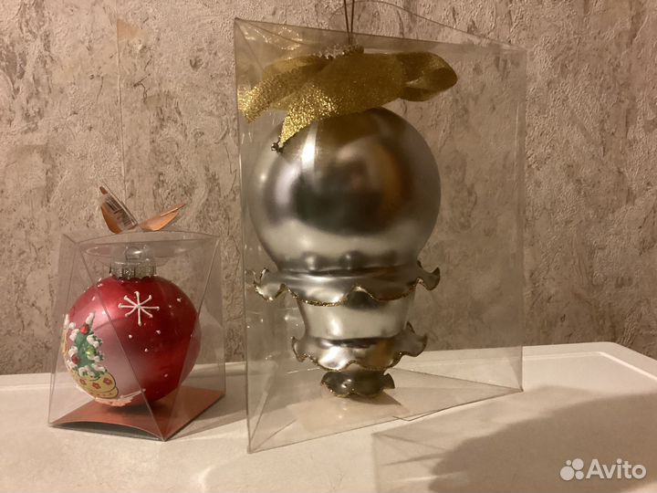 Змея с елкой на спине, Фрейлина 3, снежинки и шары