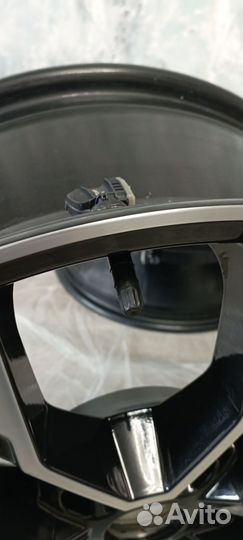 Диски Carwel 7х18/5х114,3 ET37 D66,5 Камак ABT