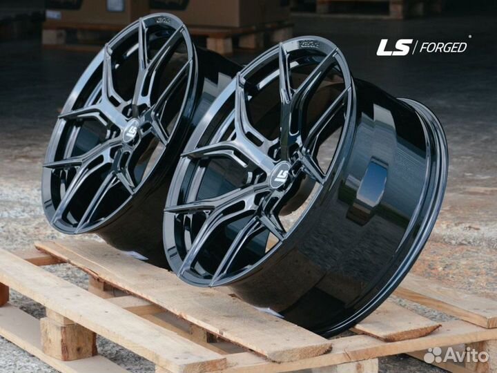 Кованые диски LS Forged R22 на BMW X7 X5 G05 X6