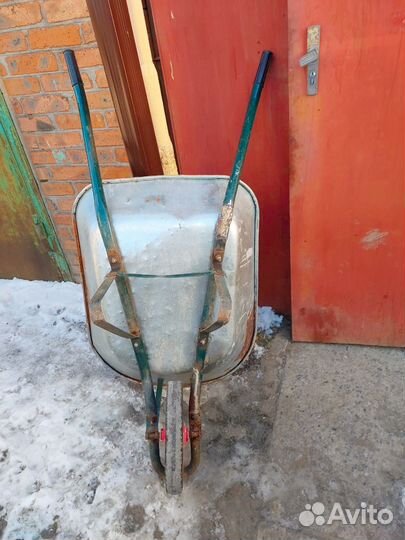 Тачка строительная садовая