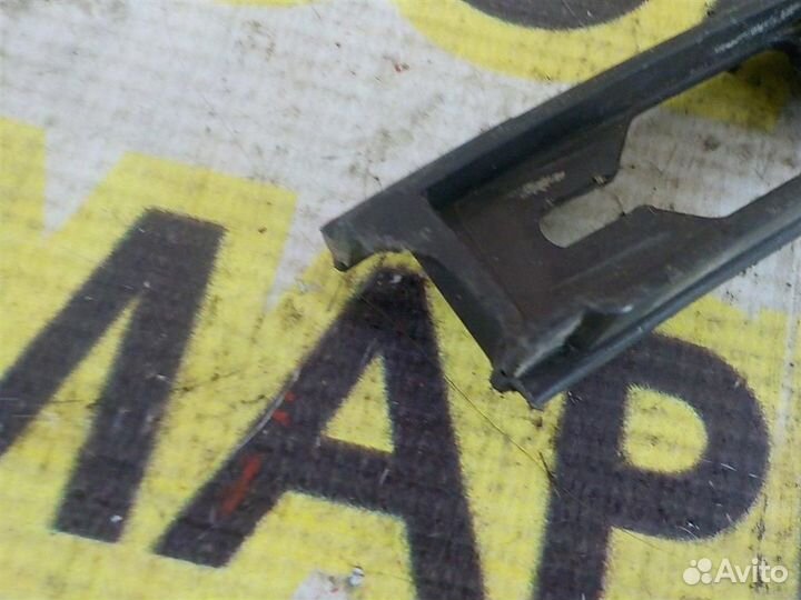 Накладка переднего крыла левого Volkswagen Touare