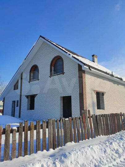 Коттедж 160 м² на участке 12 сот.