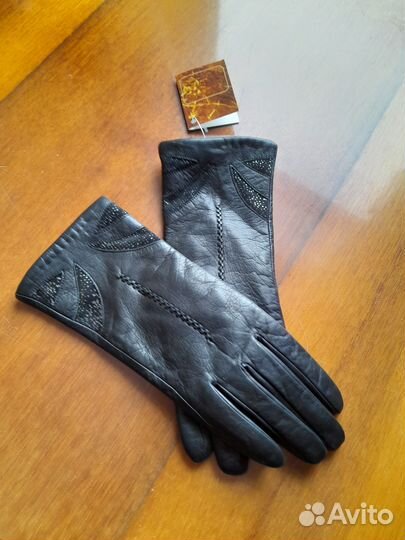 Женские черные перчатки