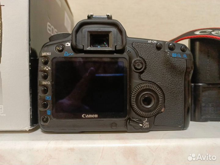 Полнокадровый фотоаппарат Canon 5D Mark II