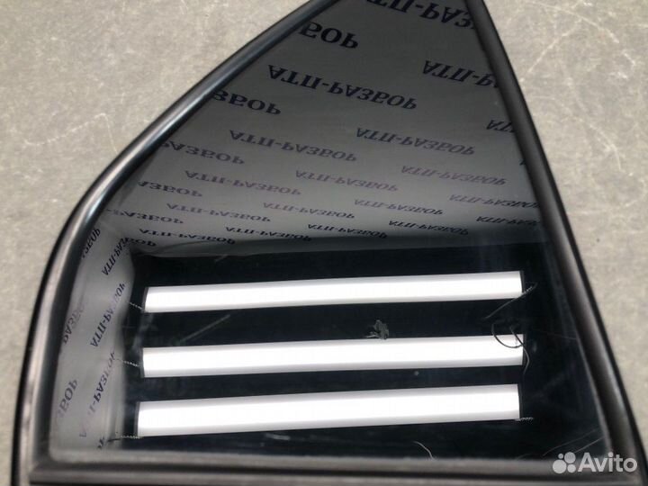 Форточка двери задняя правая Mitsubishi Lancer