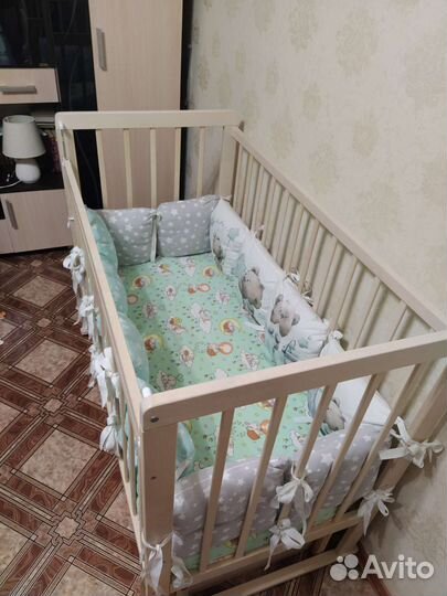 Кроватка детская с бортиками и матрацем